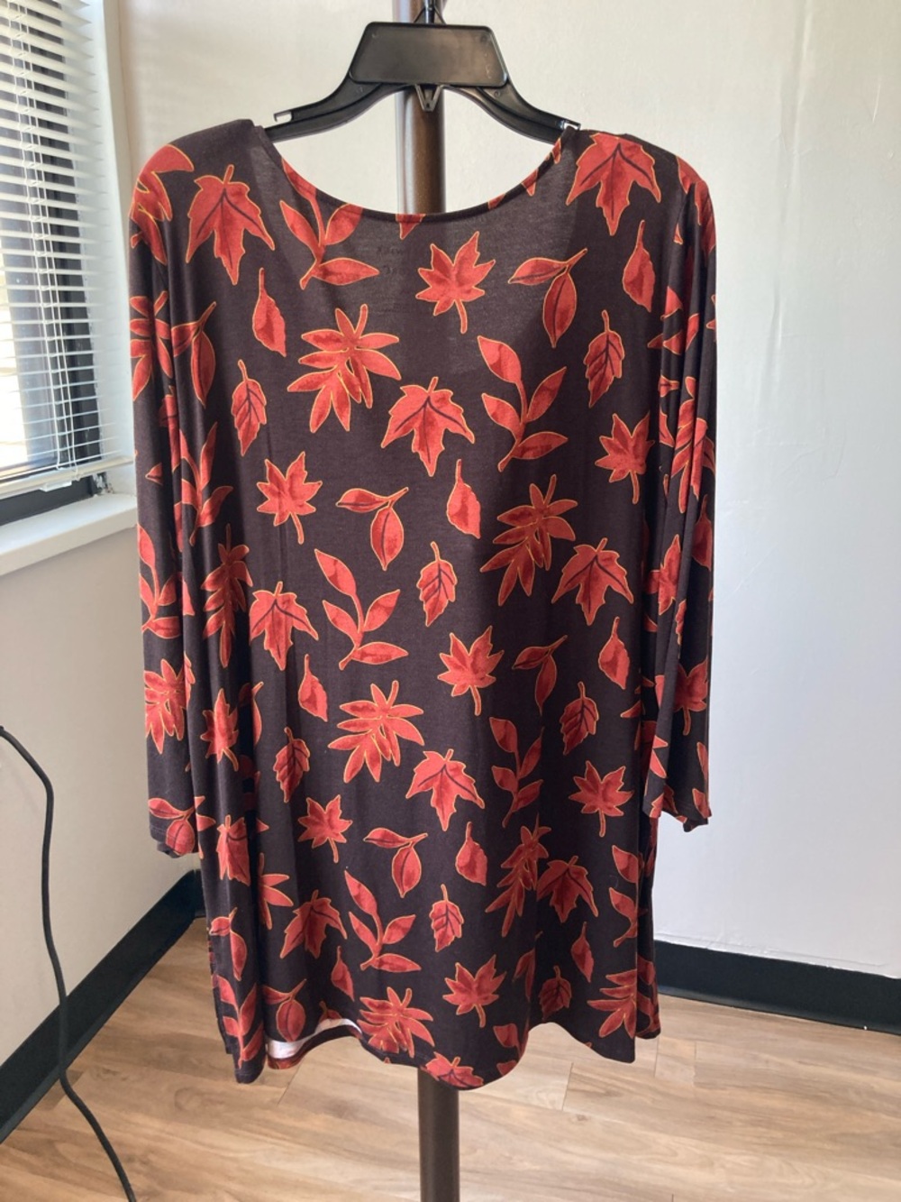 Preswick & Moore leaves print top soft with stretch casual 2X - Picture 9 of 15